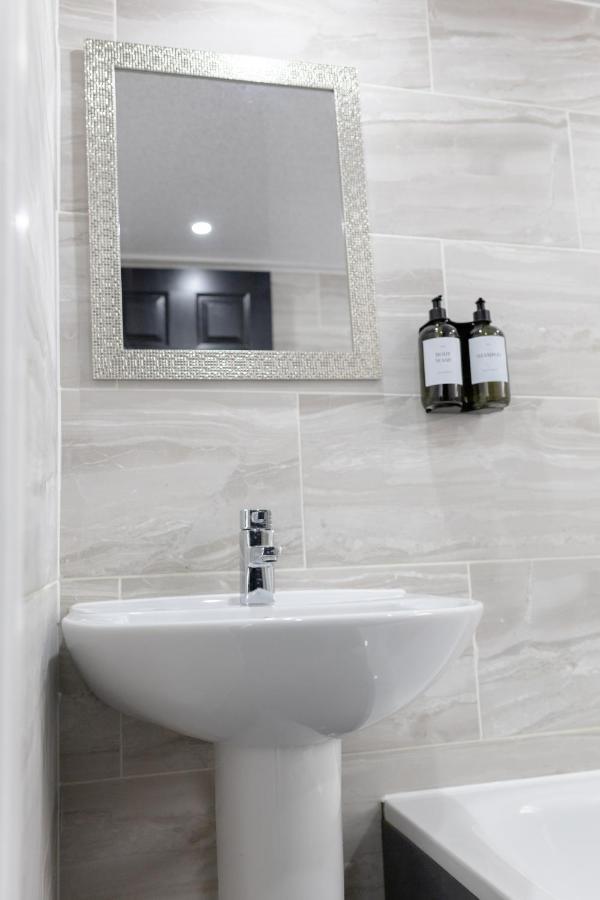 Chic Urban 2 Bedroom Apartments Κάρντιφ Εξωτερικό φωτογραφία